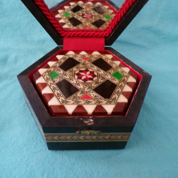 1960’s Vintage Antonio Lopez Morilla Inlaid Marquetry Coasters in Wood Box - Picture 6 of 12